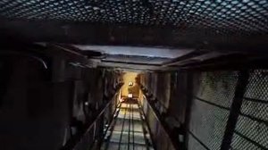 Шахта старого лифта. V=0,5 м/с. Грузоподъемность - 240 кг.