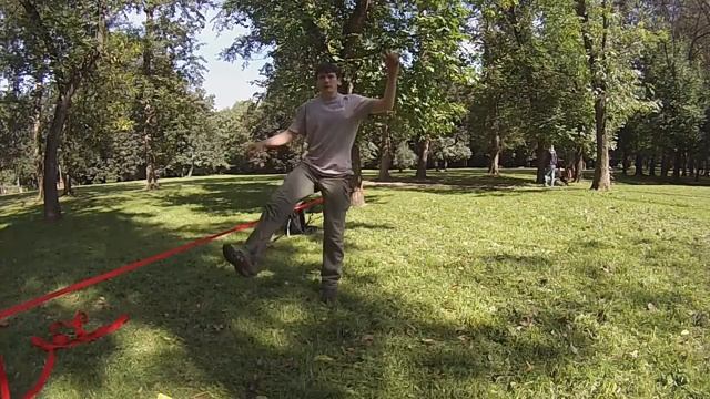 Слеклайн (Slackline) урок для начинающих.