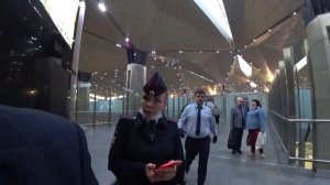 ДЕРЗКАЯ тупая МУСОРША / АЭРОПОРТ Пулково