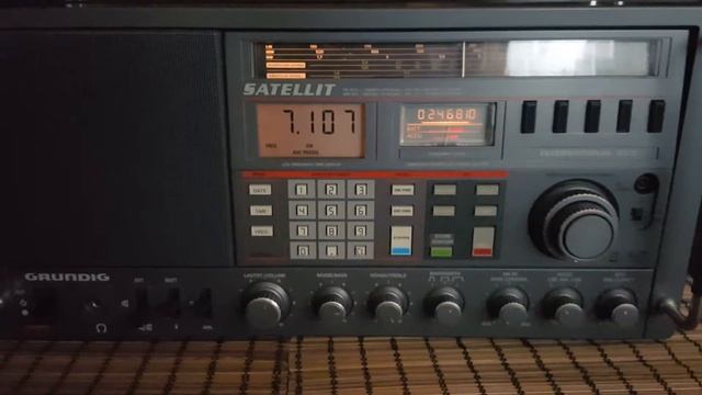 GRUNDIG Satellit 650 Mosсow SSB 40m смотреть онлайн