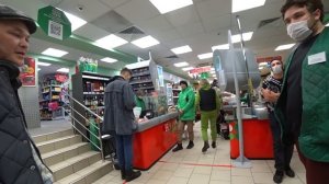 Дерзкий, наглый охранник и админ грабят покупателя, орут матом, уезжают в отдел!