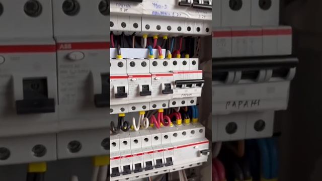 Сборка щита продолжается. Буда рад 👍🏻 Совсем скоро на канале выложу описание что к чему. смотреть онлайн