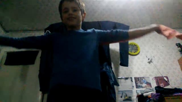 Обучение фокуса с шарфом шарф сквозь шею