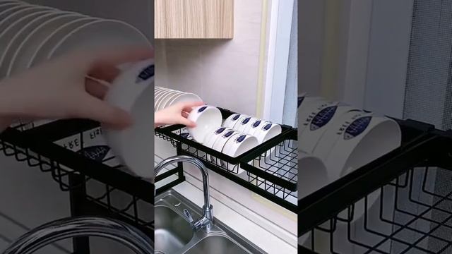 Dedicated shelving next to the kitchen sink смотреть онлайн