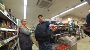 ТУПЫЕ СОТРУДНИКИ ВЫЗВАЛИ ГБР И МЕНТОВ / ТАРАКАНЫ В МАГАЗИНЕ