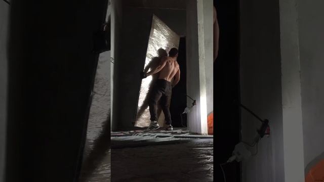 67. Пронести дверь весом 120кг в дверной проём. смотреть онлайн