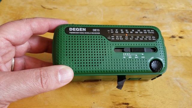 Revisiting Degen DE13 AM FM SW emergency solar portable receiver смотреть онлайн