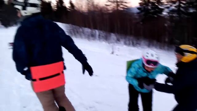 Спрыгивание с кресельного подъемника в Славском смотреть онлайн