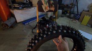 ГОТОВИМСЯ К ЗИМЕ. Шипуем колеса на эндуро. Процесс l Нюансы