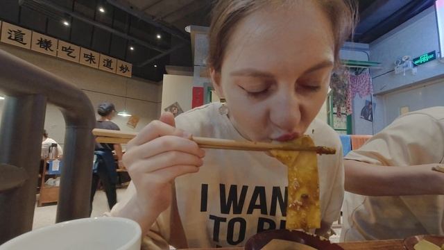 ЕМ НАСТОЯЩЕЕ КИТАЙСКОЕ ХОГО В +40 ГРАДУСОВ и пытаюсь не откинуться смотреть онлайн