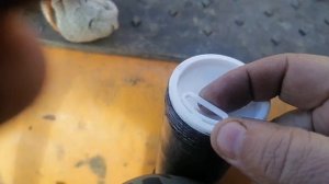 тубу вставляем в шприц, смазываем экскаватор, уход за техникой ежедневное т.о. для начинающих......