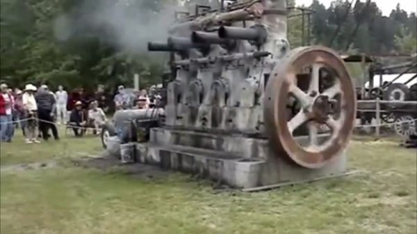 Запуск старинного дизельного двигателя