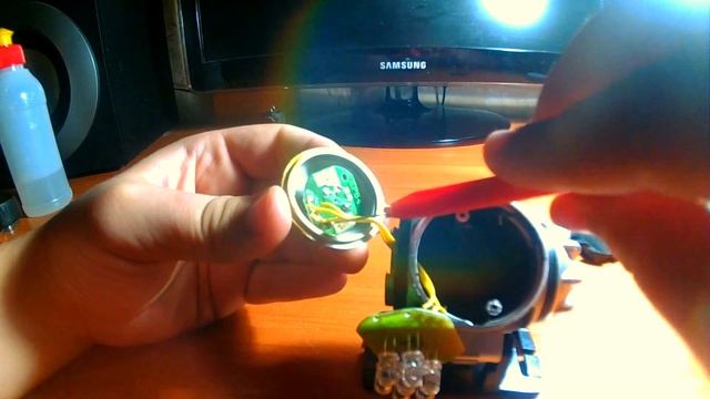 HowToMakeShow - минифонарик из старого налобного фонаря. смотреть онлайн