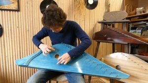 Гусельная студия-мастерская «КрУжовник» – Обзор 18-струнных крыловидных гуслей «Нерль»