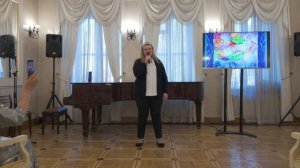 "Смотрю я в зеркало", читает автор Софья Симакова