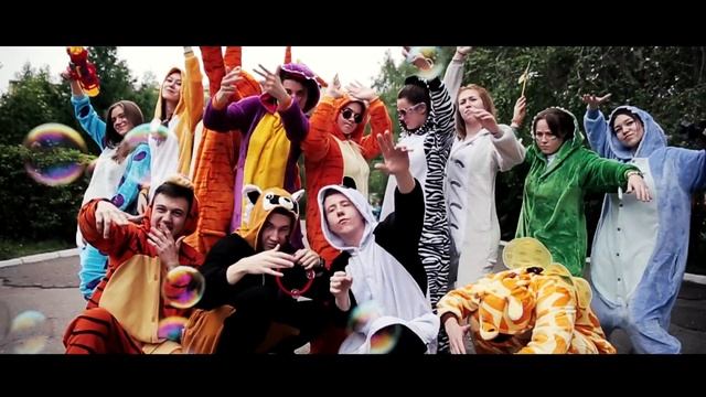 Сергей Жуков "Когда мы были молодыми" день детства Гимназия №11 Бийск 2017 смотреть онлайн