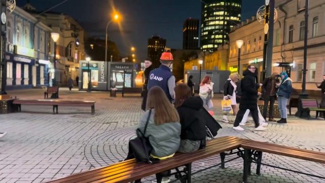 Екатеринбург. Пассаж. Рудик - дворник . смотреть онлайн