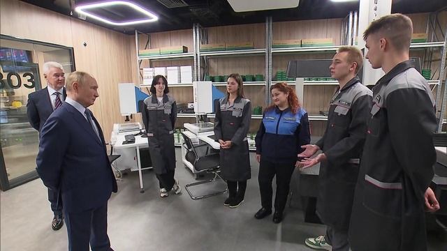 Путин в индустриальном парке «Руднево» принял участие в открытии первой площадки практической подгот смотреть онлайн