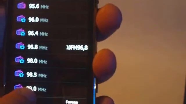 Интерфейс радиоприемника в Samsung GT-I8000 смотреть онлайн