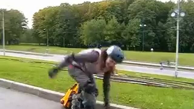 Roller Skating: маленький роллер в городе
