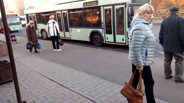 Остановка Троллейбусов БКМ-221 #5380 и 5407,БКМ-333 #3607 и автобус МАЗ-103 смотреть онлайн