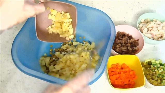 ПОСТНЫЙ ОЛИВЬЕ НА ПОСТНОМ МАЙОНЕЗЕ. Вкусный, Праздничный ПОСТНЫЙ САЛАТ НА НОВОГОДНИЙ СТОЛ. смотреть онлайн