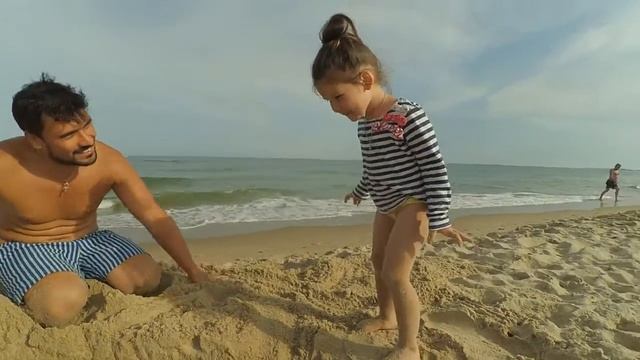 Затока2016, Закопали ПАПУ в песок!! DAD bury in the sand !! смотреть онлайн