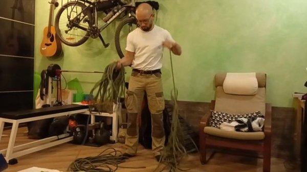 Простой способ бухтовать верёвку.