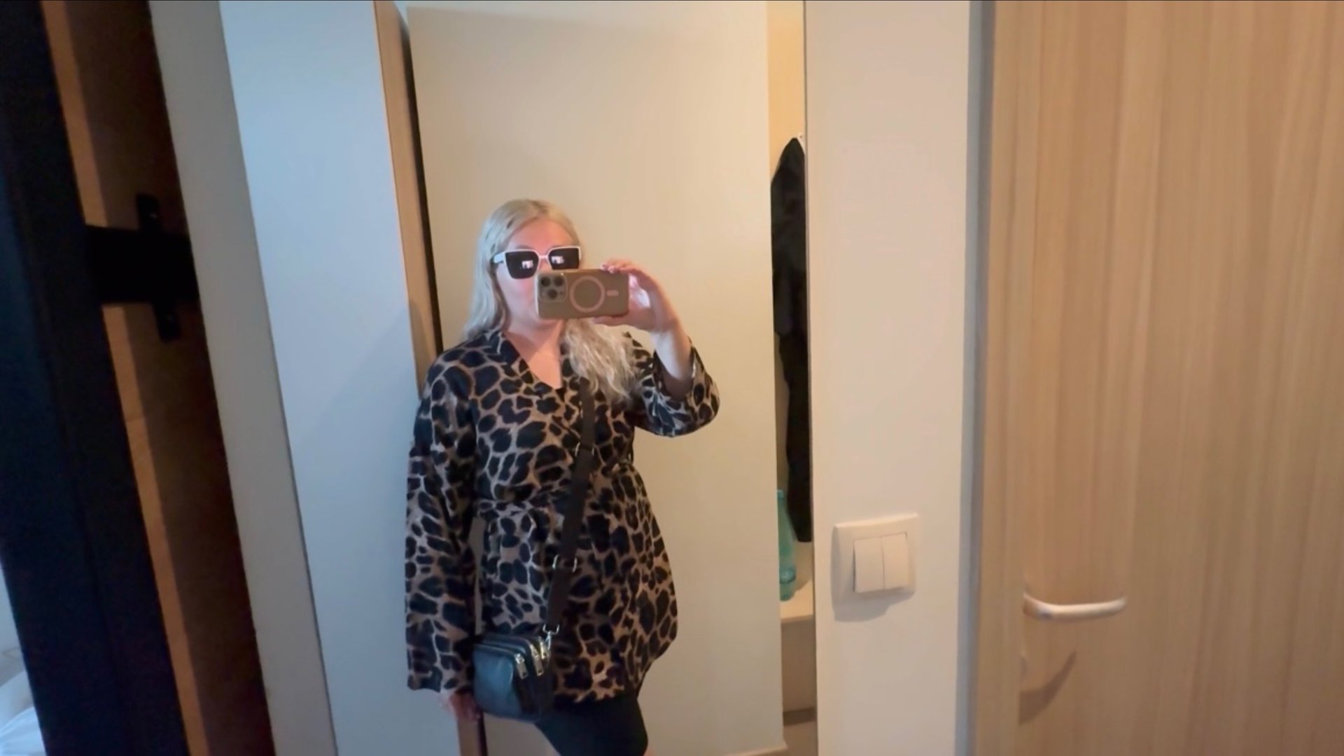 Сочи Парк Отель 2024 🌴 Гуляем ночью по Набережной Сириуса 🤍 Много кафе и развлечений 🐬 смотреть онлайн