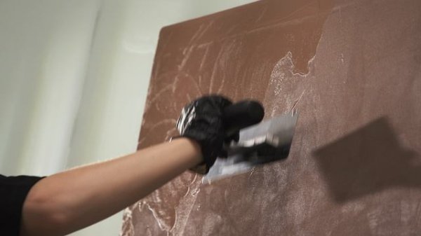 Нанесение декоративного материала "Замша". Raduga Decor