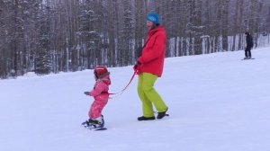 ПОСТАНОВКА ТРЁХЛЕТНЕГО РЕБЁНКА НА СНОУБОРД
