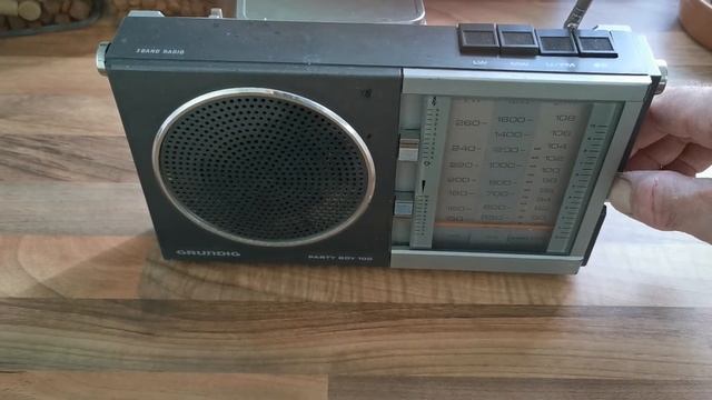 01 Grundig Party Boy 3 Band Radio смотреть онлайн