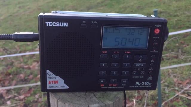 Tecsun PL-310ET: AIR Jeypore 5040 kHz, India, via 240 metre barbed wire fence смотреть онлайн