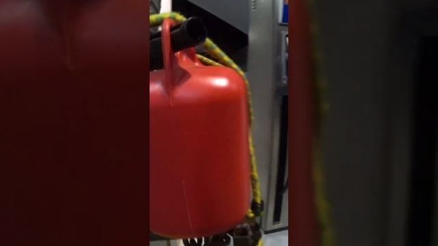 9.01.24 Залил первые 5 литров бензина для генератора! Заправка в Лазаревской на ул. Калараш. смотреть онлайн