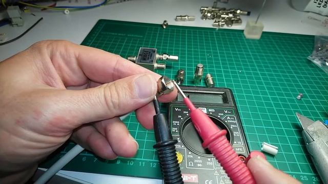 2 Way Splitter on Coaxial Cable with F Connectors смотреть онлайн