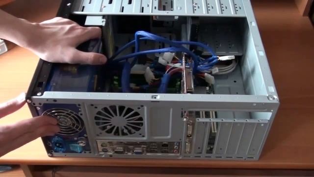 Устанавливаем блок питания