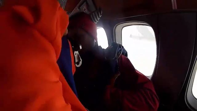 первый прыжок с парашютом смотреть онлайн