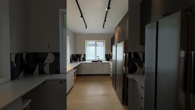 Просторная классная кухня в частном доме смотреть онлайн