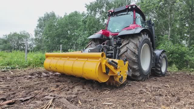 Valtra T25 с финской фрезой ротоватором Mericrusker MJS смотреть онлайн