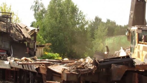 Резка и разделка вагона электрички на металлолом. Утилизация вагона.