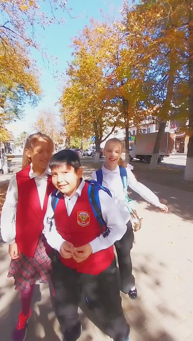 McMeow с друзьями поздравляют Дарью Сергеевну с Днём Учителя 
🍁🤩🍁🤩🍁🤩🍁