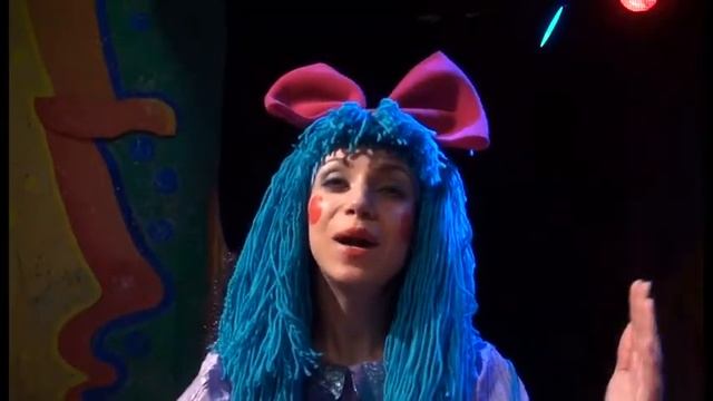 Кукла Мальвина из "ВОЛШЕБНОГО ЗАКУЛИСЬЯ" поздравляет с Новым Годом! смотреть онлайн