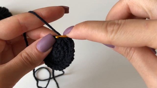 МК экспресс Микки Маус крючком. Брелок. Амигуруми вязаные игрушки смотреть онлайн