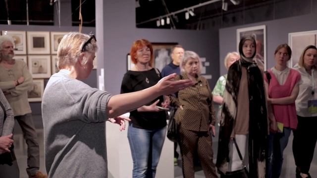 Возможности всесторонней коммуникации \\ Кураторская экскурсия по выставке смотреть онлайн