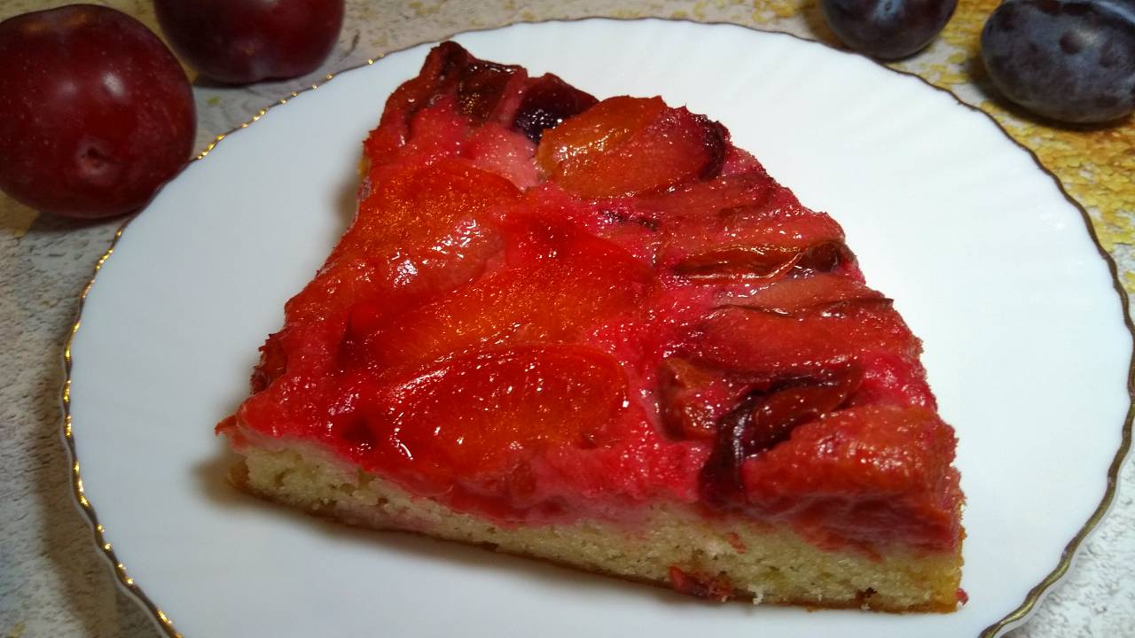 📌 Пирог-перевертыш со сливами в карамели. Очень нежный Сливовый пирог смотреть онлайн