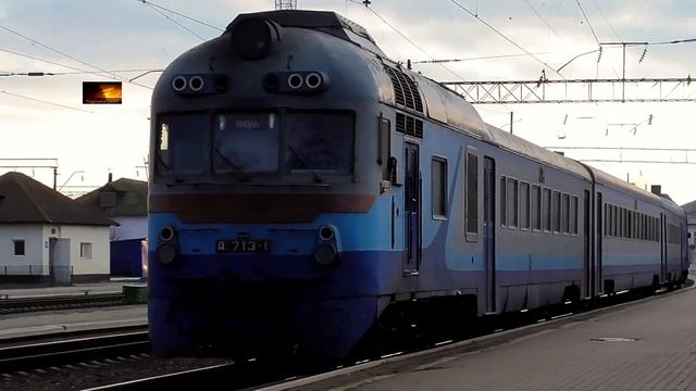 Отправление дизель-поезда Д1-713/705 от станции Им. Т.Шевченка смотреть онлайн