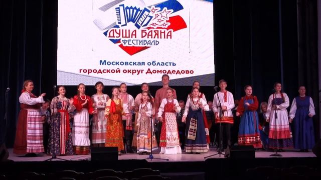 Хор "Разнесуха", оркестр "Наигрыш" - "Эх, гармошечка, играй!" смотреть онлайн