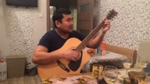 Бодряк гарантирую. Классно поёт. Бурят, калмык, казах, мчится конь подо мной, Саша ахай, под гитару