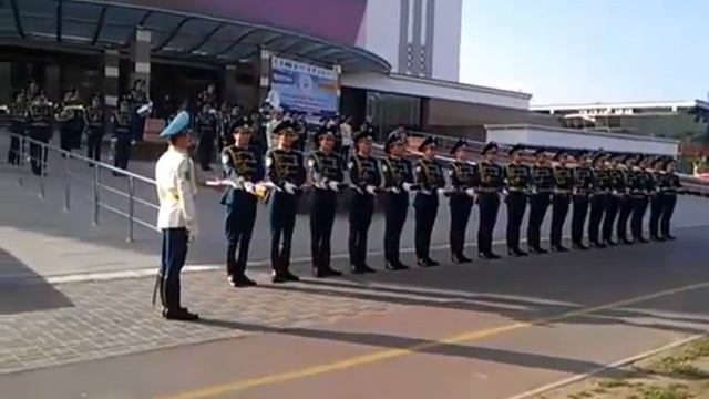 Показательные выступления с оружием смотреть онлайн