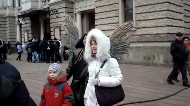 Ангел оперного театра спустился на землю смотреть онлайн